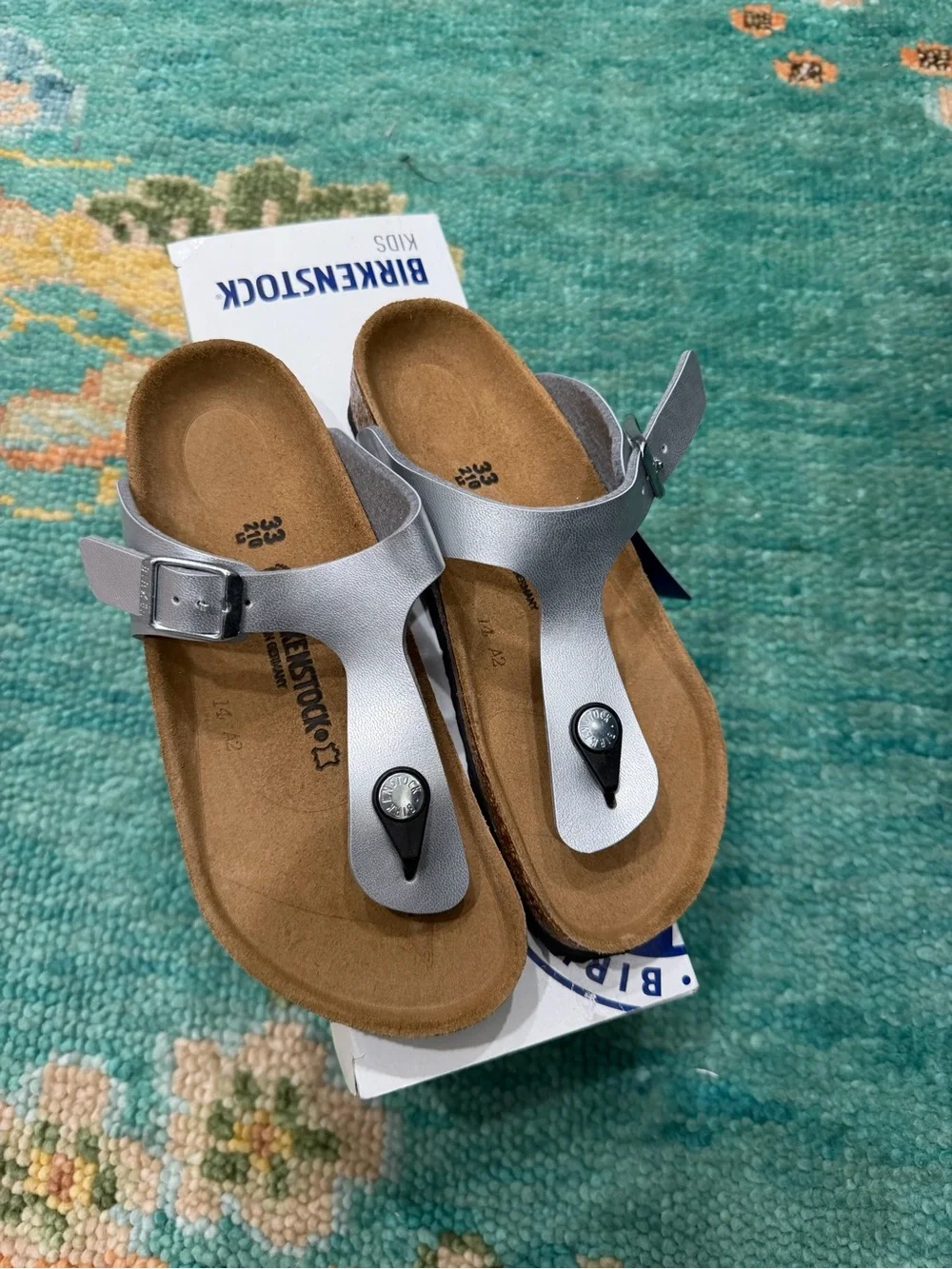 Birkenstock Kids Gizeh Metallic Silver Thong Sandals New in Box size 33